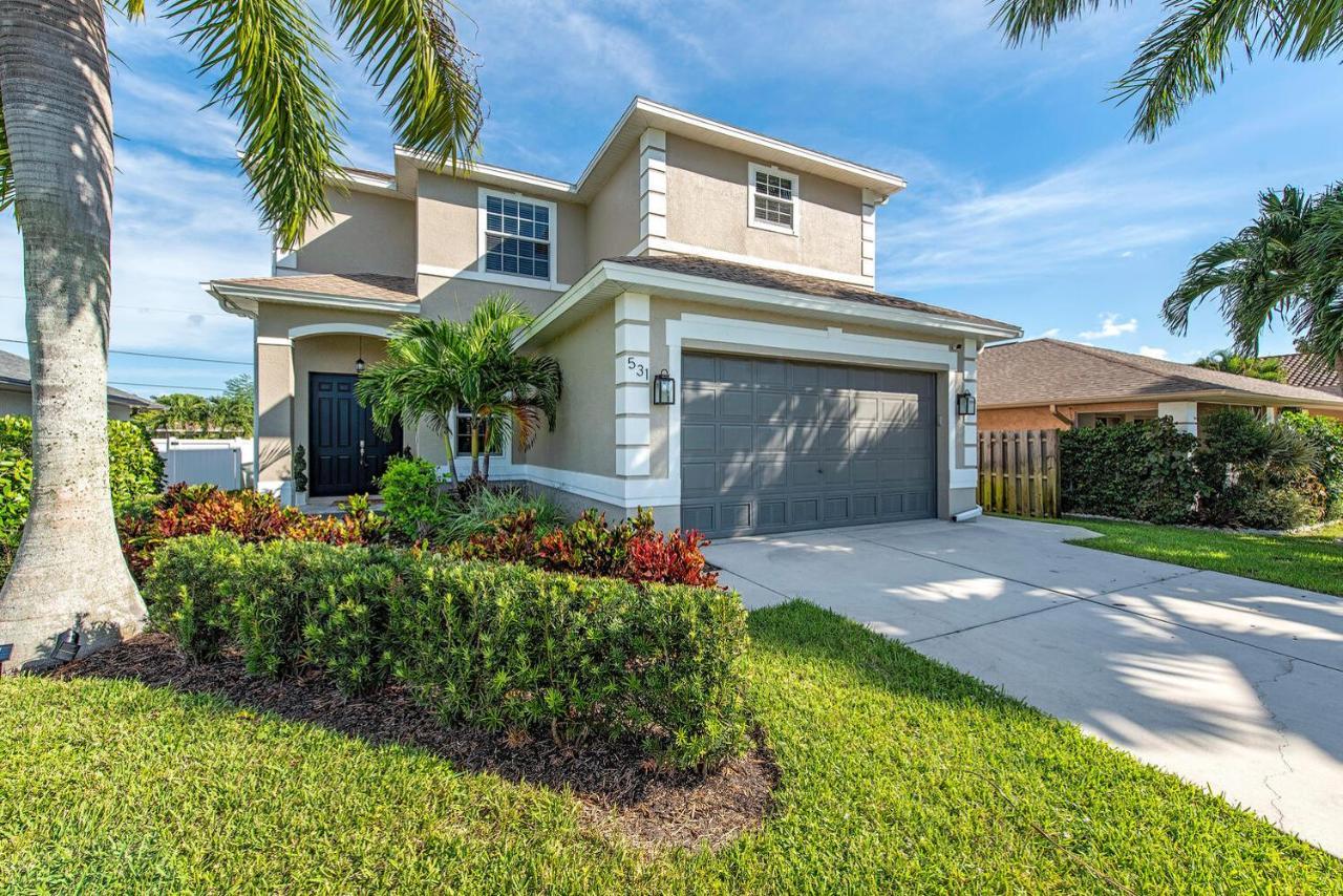 Vacation With Pool. 4 Bedrooms. Sleeps 10 Сasa de vacaciones North Naples