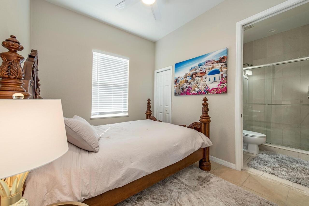 Vacation With Pool. 4 Bedrooms. Sleeps 10 Сasa de vacaciones North Naples
