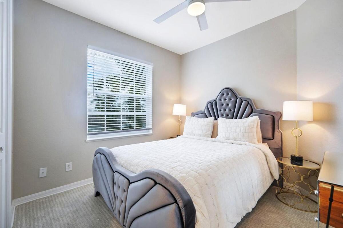 Vacation With Pool. 4 Bedrooms. Sleeps 10 North Naples