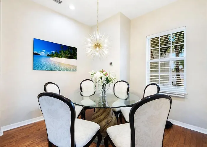 Vacation Home With Pool. 4 Bedrooms. Sleeps 10
