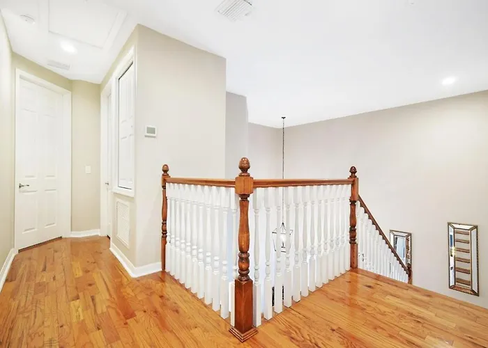Vacation Home With Pool. 4 Bedrooms. Sleeps 10