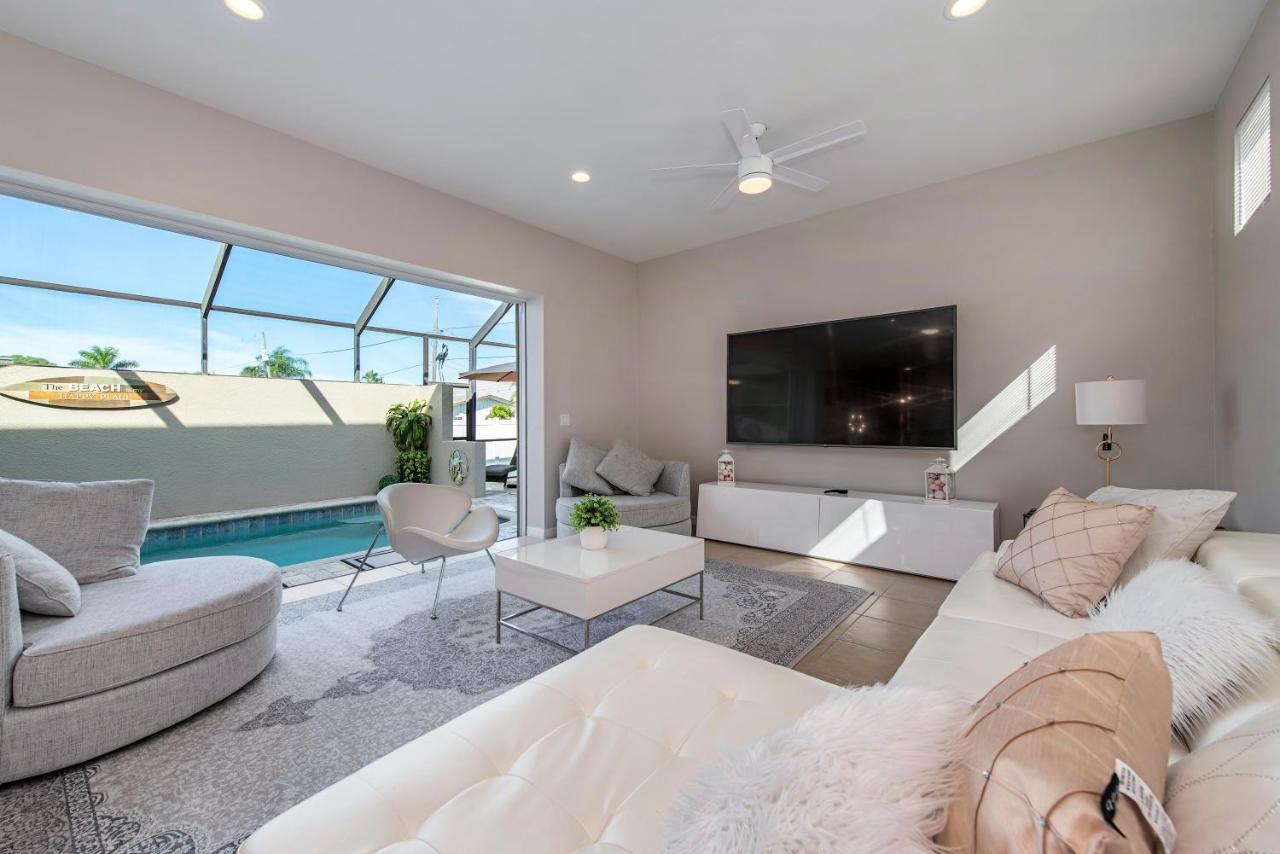 Vacation With Pool. 4 Bedrooms. Sleeps 10 Hébergement de vacances