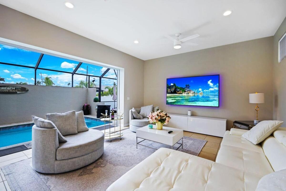 Vacation With Pool. 4 Bedrooms. Sleeps 10 *