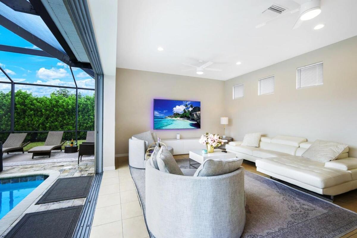 Hébergement de vacances Vacation With Pool. 4 Bedrooms. Sleeps 10 North Naples